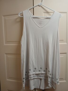 Lane Bryant White Sleeveless V-Neck Embroidered Hem Tunic
